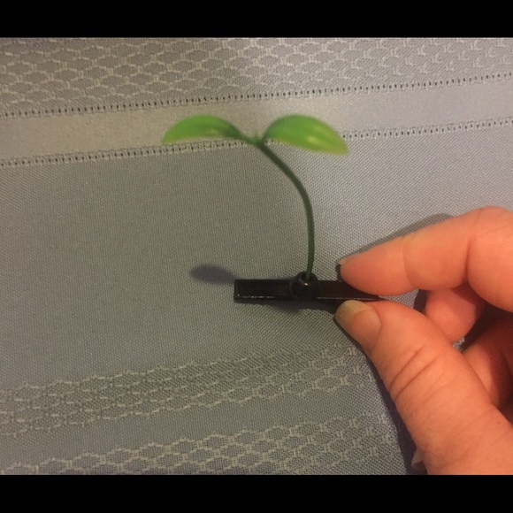 🌱Awesome Set of two cute unisex sprout clips 🌱 - Picture 7 of 7